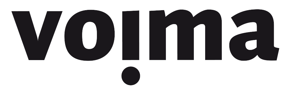Voima -lehden logo. Valkoisella taustalla lukee mustalla teksillä Voima.