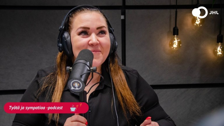 Maria Helin työtä ja sympatiaa podcastissa puhumassa siitä, miksi nuorten kannattaa kuulua ammattiliittoon