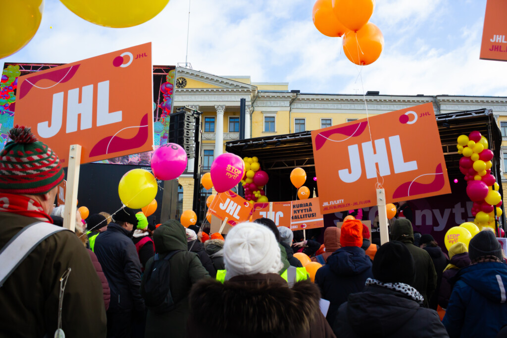 Fackförbundet JHL:s skyltar i STOP nu!-demonstrationen.